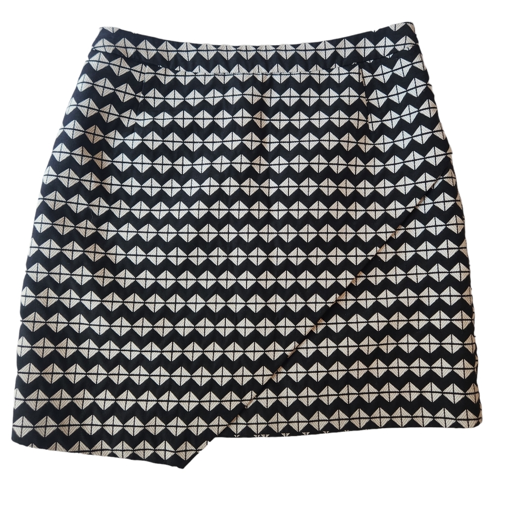 H & M Skirt, Faux Wrap mini,  17" length, Black & Beige, Gold Zipper, size 10